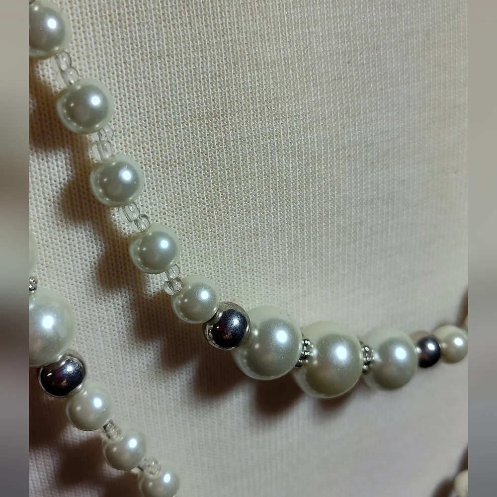 Layered white Pearl/Silver Tone Beads  Necklace nwot